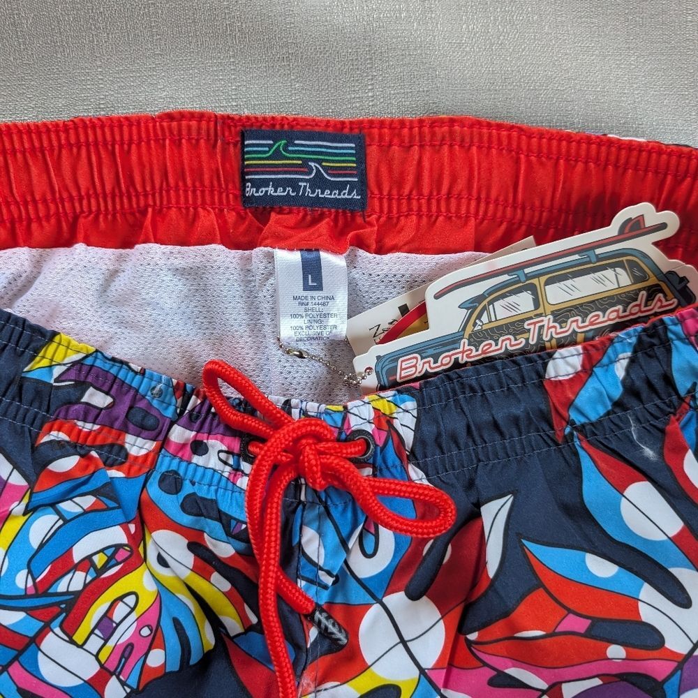 Broken Threads Surf Graphic Print Swim Trunks Men's Size Large NEW! - Picture 3 of 3